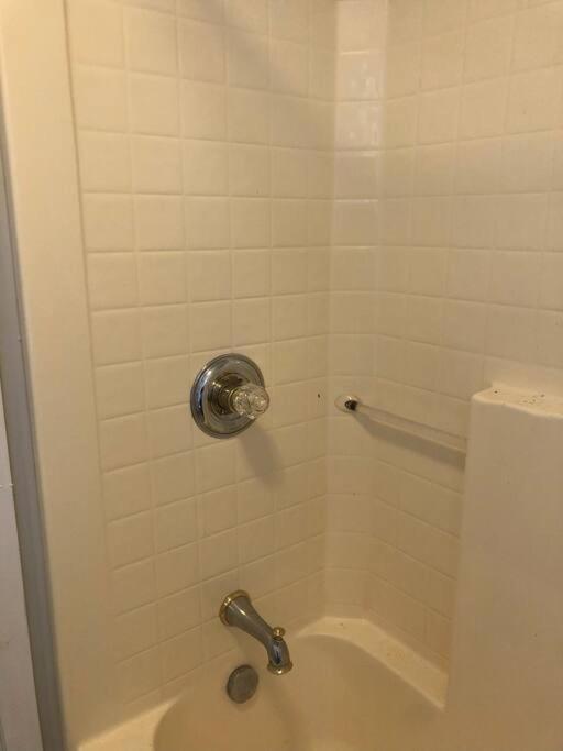Private 2-Bedroom With Free Parking And Direct Bus To Nyc Manhattan Only 2 Blocks Away Linden Kültér fotó