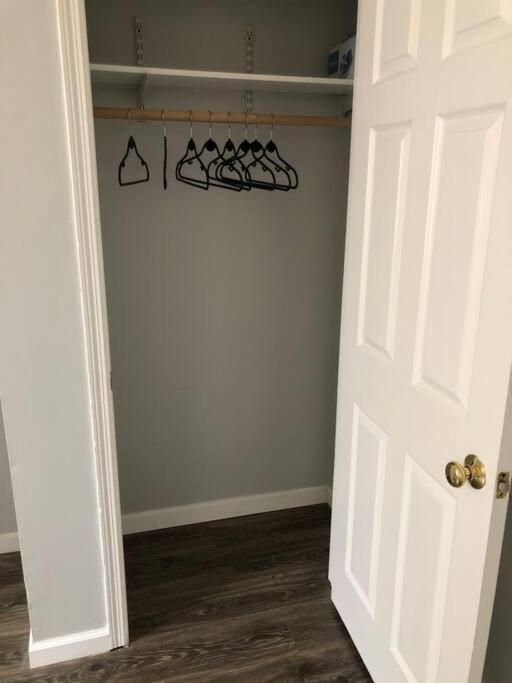 Private 2-Bedroom With Free Parking And Direct Bus To Nyc Manhattan Only 2 Blocks Away Linden Kültér fotó